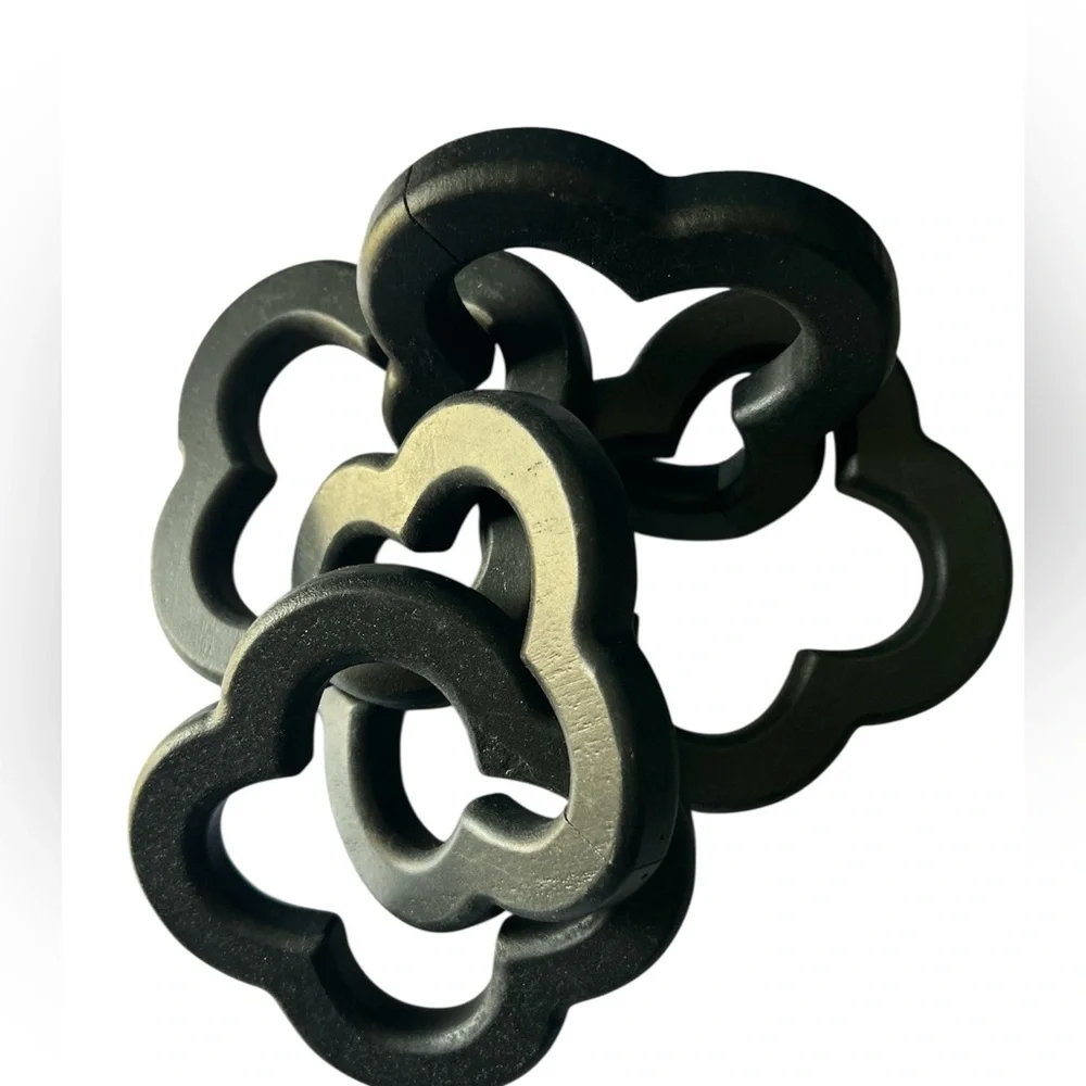 Pier 1 Matte Black Wood Rustic Clover Interlocking Chain Decor